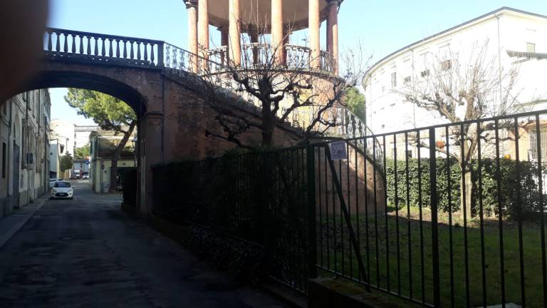 Faenza, vandali danneggiano il Palazzo Muky