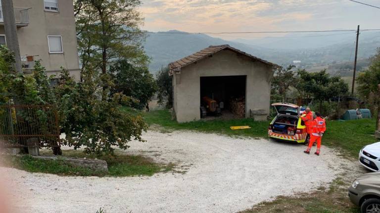 Tragedia a Montecolombo: muore schiacciato dal trattore