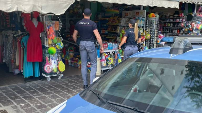 Rimini, rapina violenta al minimarket e strappo di catenine d'oro: arrestati 4 giovani