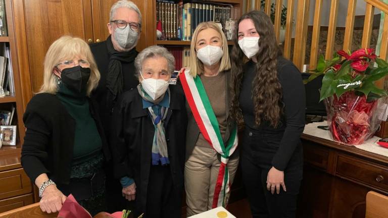Cattolica, i 100 anni di nonna Rina: Il mio segreto? Lavorare sempre