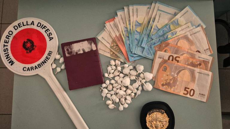 Rimini. Una pedalata contromano che costa cara: arrestato 26enne con 64 dosi di cocaina