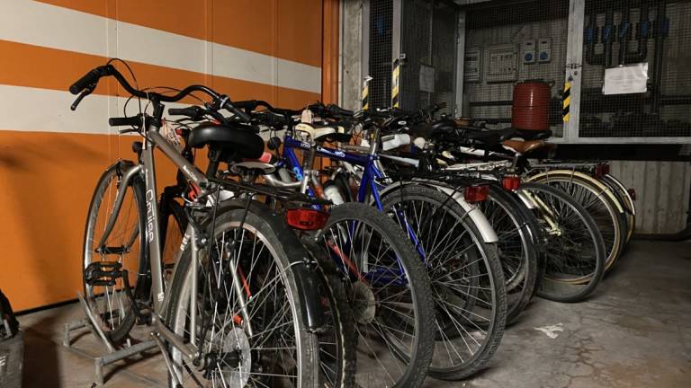 Una campagna informativa della polizia locale di Cesena contro i furti di biciclette