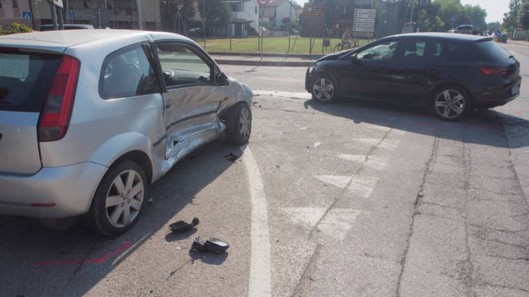 Incidente tra due auto a Cotignola, feriti un 32enne e un anziano