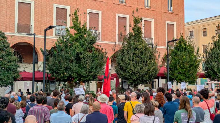 Cesena, più di 400 persone alla manifestazione anti razzista dopo l’aggressione