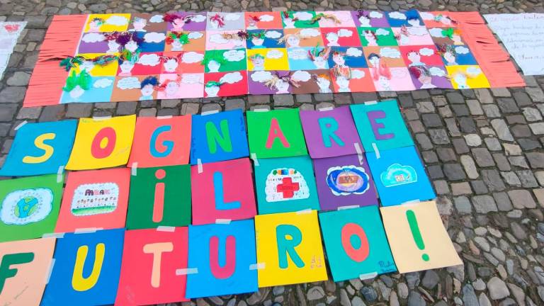 Cesena, Piazza del Popolo invasa dai bambini per la “Giornata dei diritti dell’infanzia e dell’adolescenza” VIDEO GALLERY