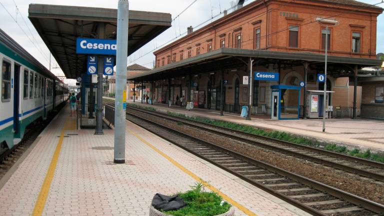 “Un presidio fisso di Polizia Ferroviaria alla stazione di Cesena”: la richiesta in Prefettura