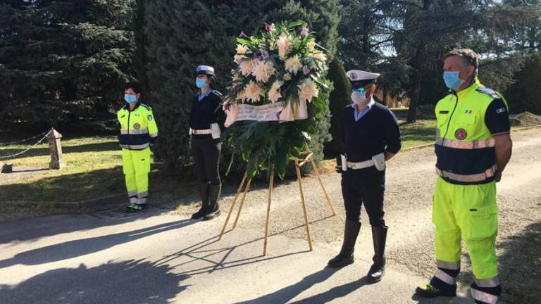 I primi fiori al cimitero di Medicina