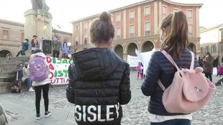Santarcangelo, la protesta contro la didattica a distanza - VIDEO
