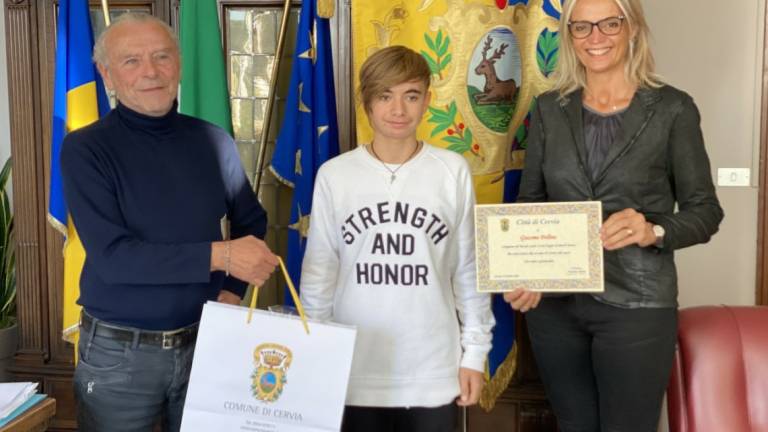 Beach tennis, il campione del mondo Under 14 Giacomo Pollino premiato nella sua Cervia