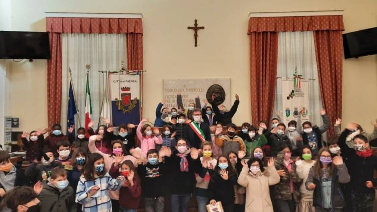 Faenza, conferenza stampa speciale per il sindaco con gli studenti del Carchidio-Strocchi