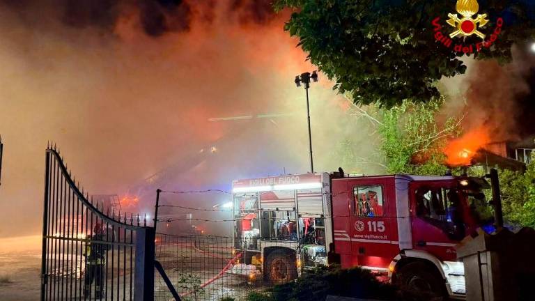 Brisighella, vasto incendio nella notte i Vigili del Fuoco salvano una casa dalle fiamme VIDEO GALLERY