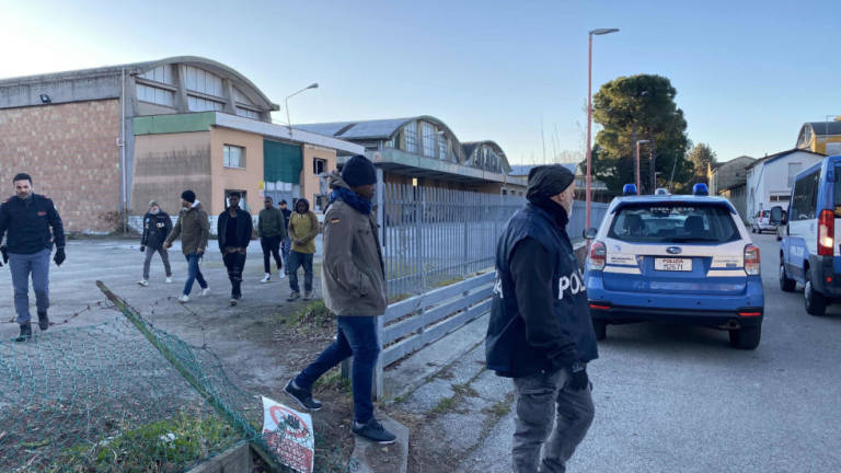 Cesena: sgomberato l'edificio ex Capor con dentro 21 senza tetto
