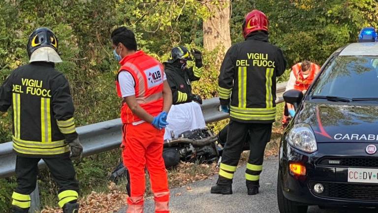 Longiano, motociclista muore dopo schianto contro il guard rail