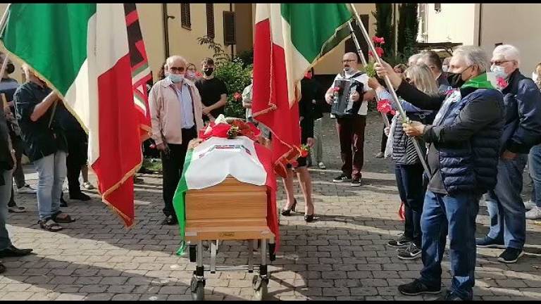 Forlì, Bella Ciao per la staffetta partigiana morta a 99 anni VIDEO