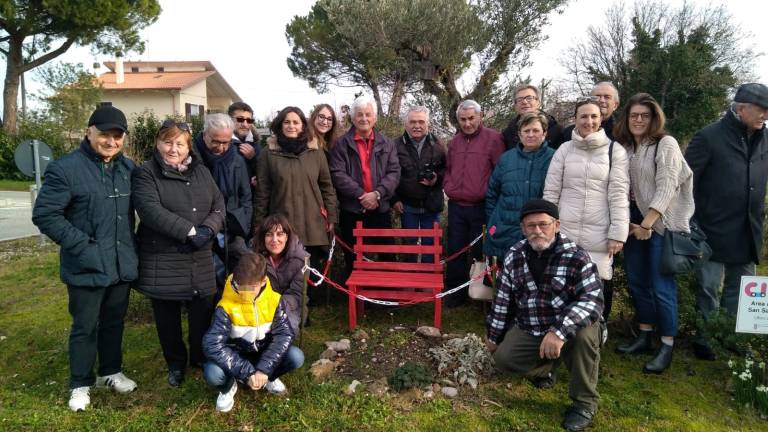Rimini, a San Salvatore una panchina rossa contro la violenza