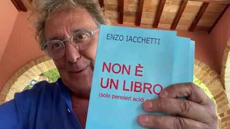 Riccione, domenica Enzo Iacchetti presenta il suo libro a sostegno della Croce Rossa