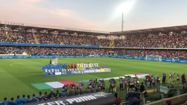 Italia-Ungheria a Cesena: lo stadio Manuzzi canta l'inno di Mameli VIDEO
