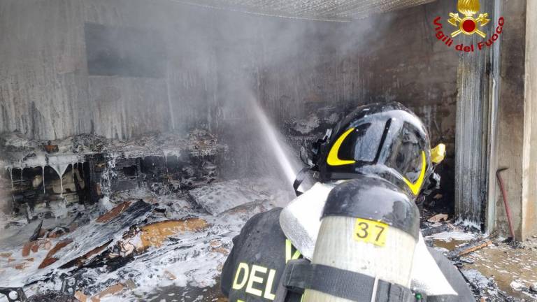 Forlì. Incendio in un garage in via del Bosco