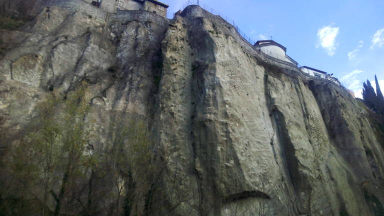 Valle Savio, rupe di Linaro: rocciatori in azione per la messa in sicurezza