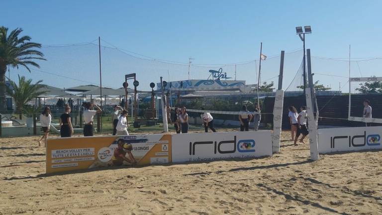 Rimini, a Marina centro la spiaggia resta viva grazie allo sport