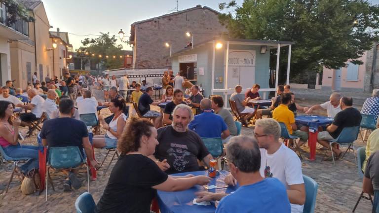 A Cesenatico il maraffone riempie la piazza delle conserve VIDEO GALLERY