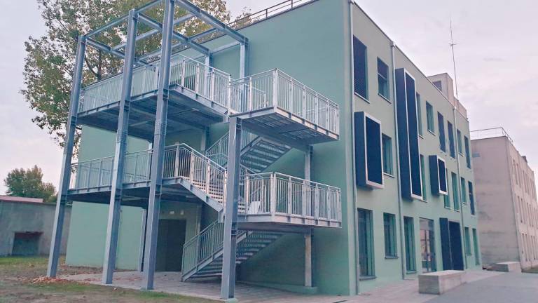 Lugo. Fuma a scuola, poi aggredisce la bidella, che chiede i danni ai genitori