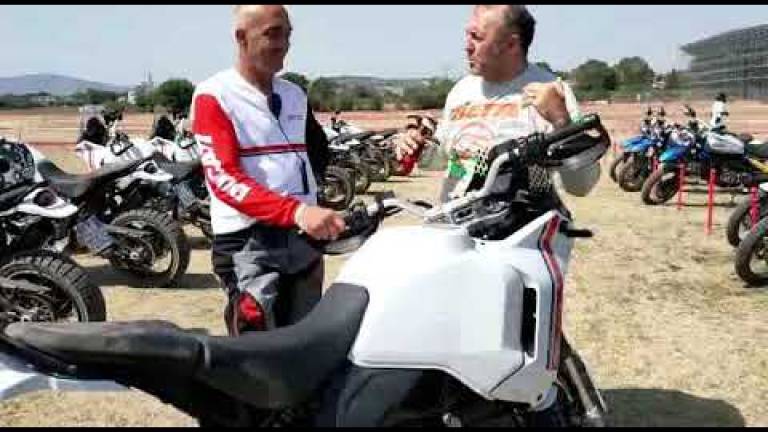 A scuola di moto con Matteo Graziani e Andrea Rossi sulle Ducati DesertX e Multistrada V4 VIDEO