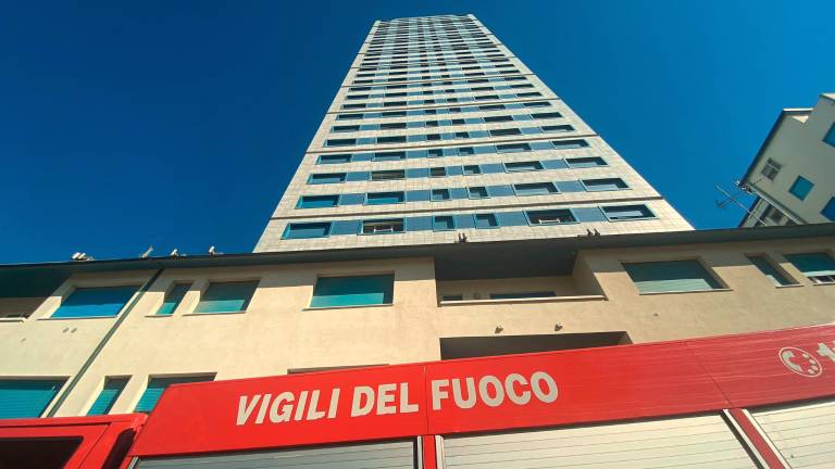 Rimini. Fumo al grattacielo, evacuate alcune persone