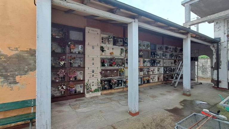 Sala di Cesenatico, cimitero già totalmente agibile dopo il cedimento della tettoia