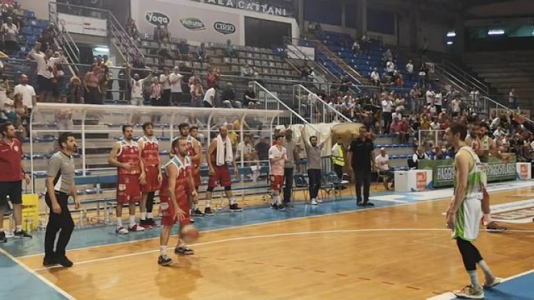 Basket B play-off, RivieraBanca sbanca Faenza all'overtime e vola in finale (86-91) VIDEO
