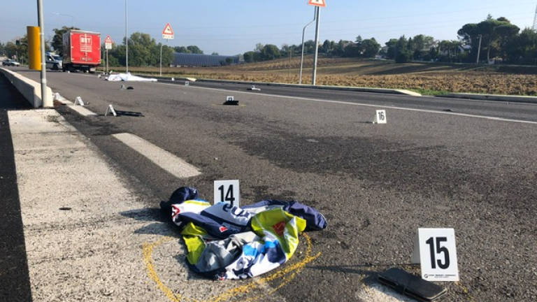 Ciclista muore travolto da un furgone a Savignano
