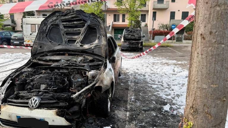 L’auto e il furgone incendiati