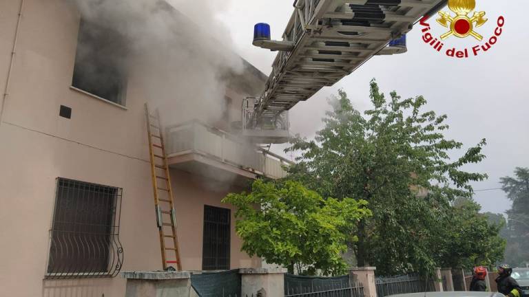 Forlì, incendio in un appartamento, salvate tre persone GALLERY