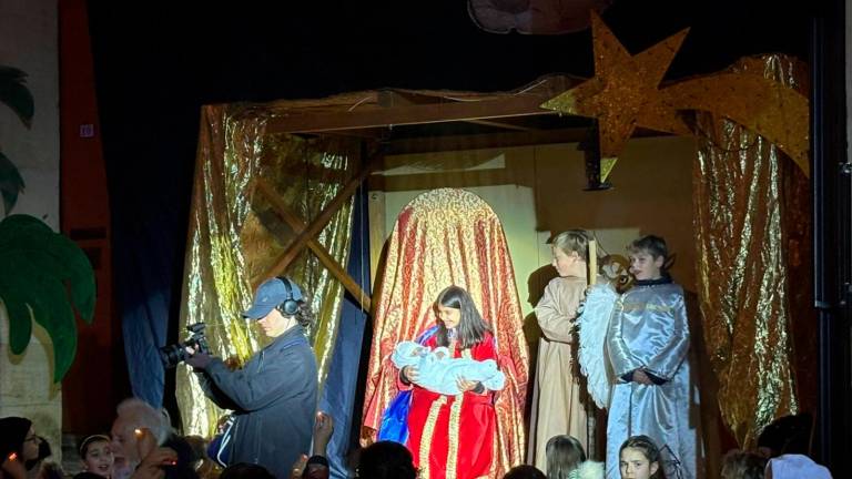 Cesena, le emozioni del presepe vivente del Sacro Cuore scaldano la piazza
