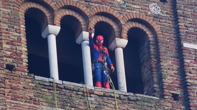 Ravenna. Lo spettacolo dei Supereroi in piazza San Francesco