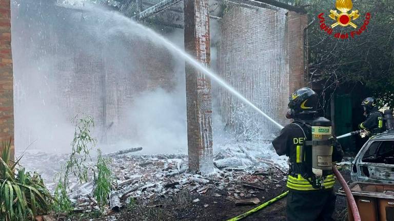 Forlì, incendio nell’edificio abbandonato
