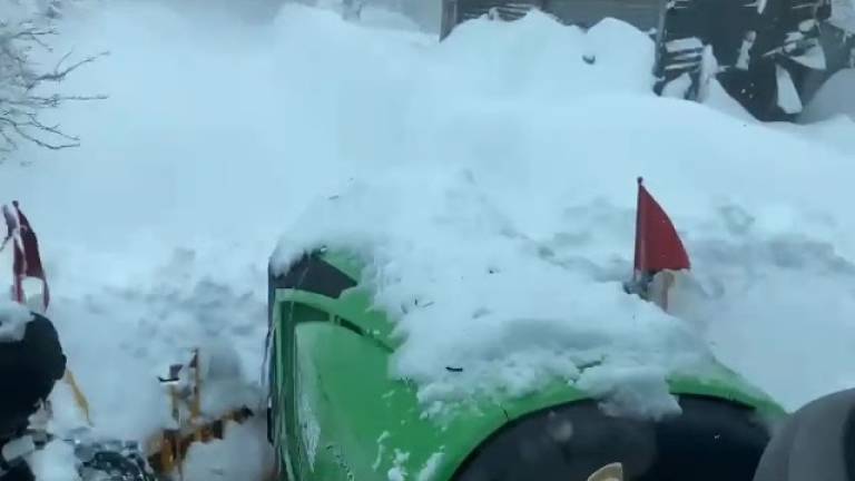 Un mare bianco di neve attorno a Perticara VIDEO