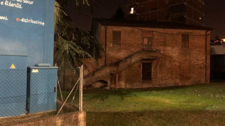 Cesena, 20enne occupava l'ex Mulino Serravalle: rubava la corrente per una tv da 50 pollici