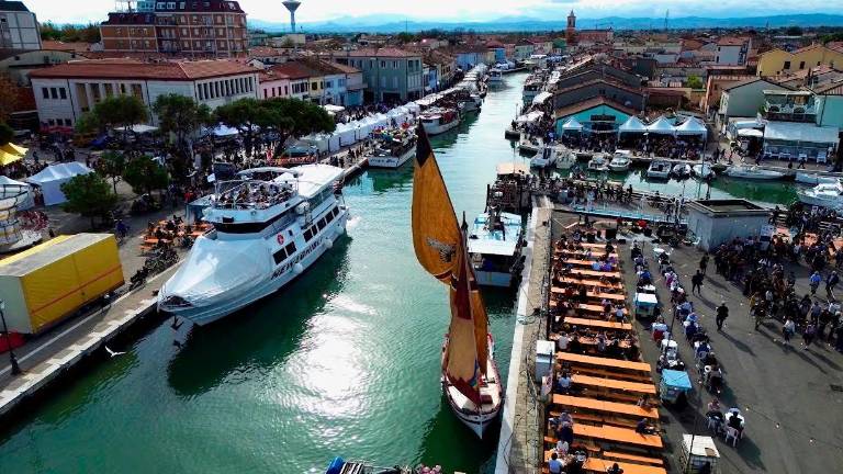 Cesenatico, “Il pesce fa festa”: gran pienone per queste ultime ore di abbuffate