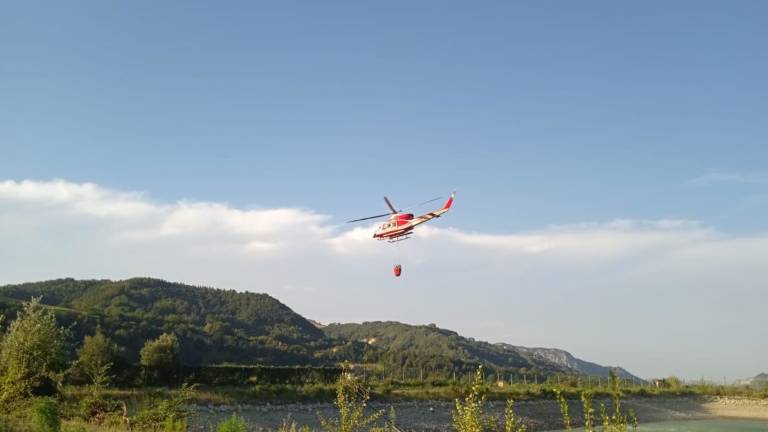 Incendio di Casola Valsenio, in fiamme ettari di bosco - VIDEO