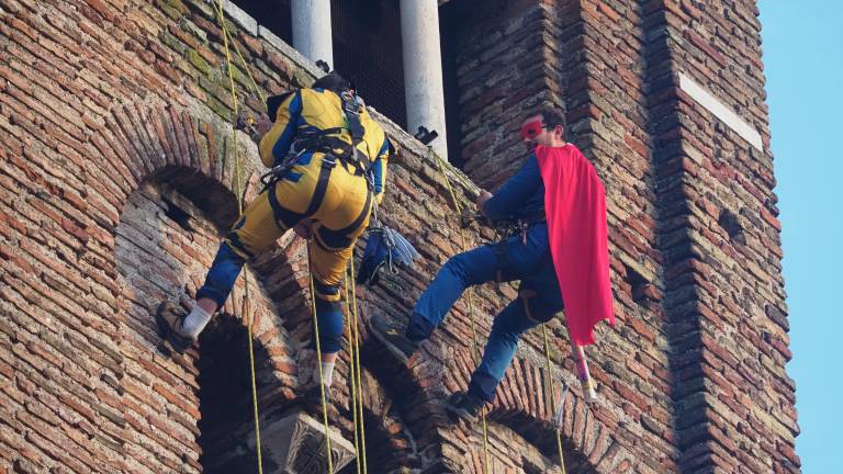Ravenna. Lo spettacolo dei Supereroi in piazza San Francesco