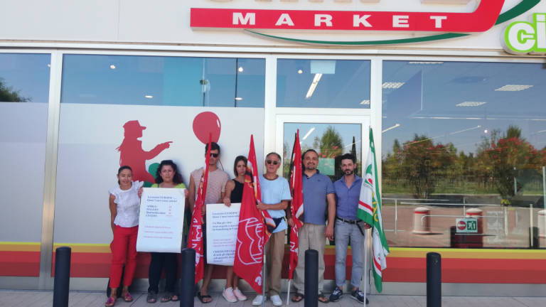 Supermercato in via Piolanti a Forlì, scioperano i dipendenti