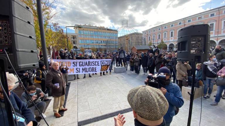Manifestazione in piazza Della Libertà: 10 multe