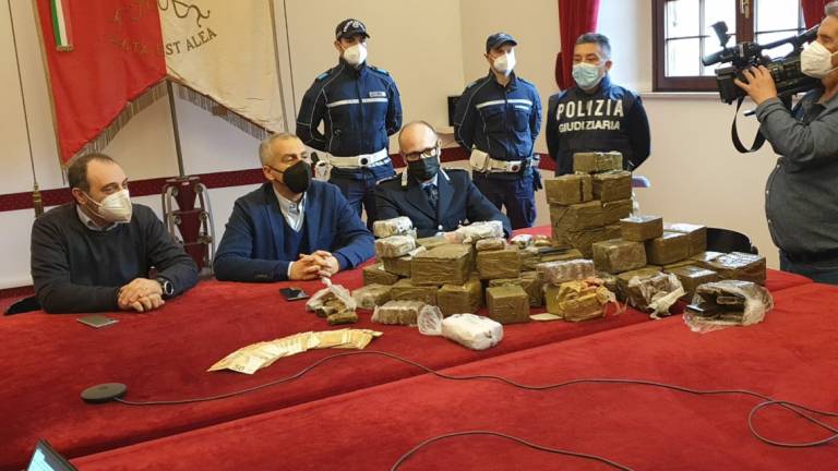 Rimini, 50 chili di hashish e mezzo chilo di cocaina purissima: arrestato spacciatore