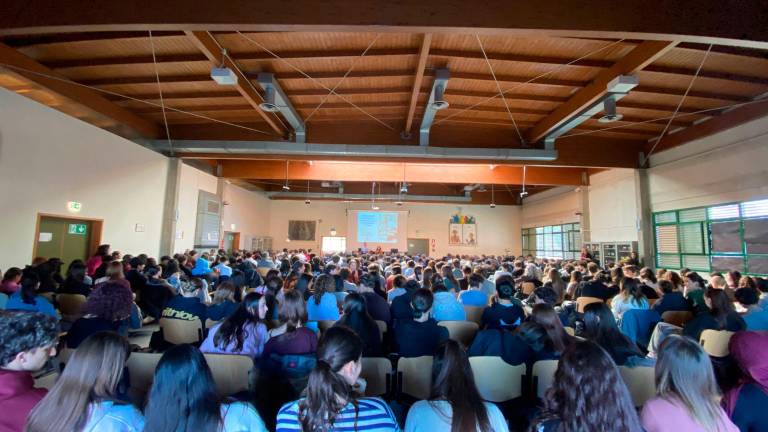 Cesena, “la medicina è la scelta di stare dalla parte di chi è più vulnerabile”: al Liceo “Righi” la lectio magistralis del professor Strippoli