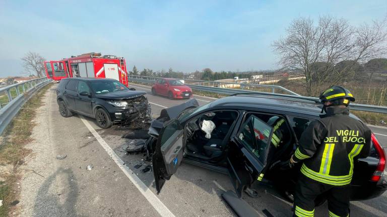 I soccorsi da parte del 115 alle vetture incidentate