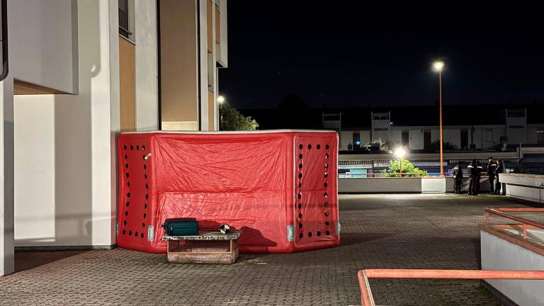 Cesena, una donna si barrica in casa con la figlia: Vigili del Fuoco e forze dell’ordine in azione VIDEO GALLERY