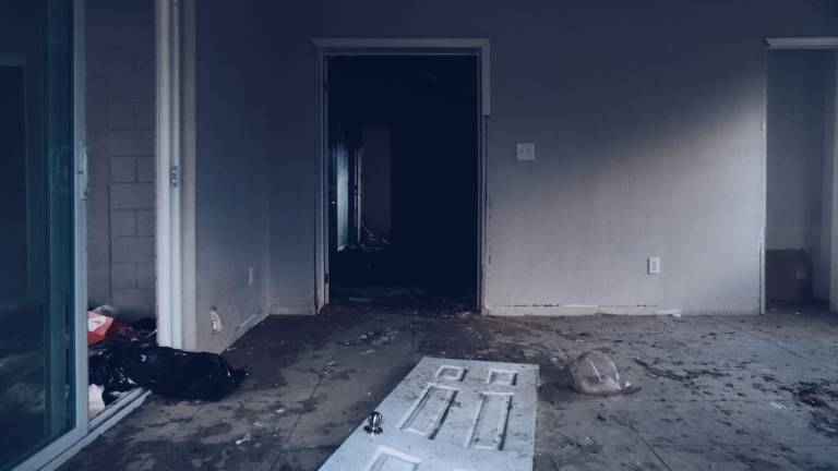 Rimini, subaffitta in nero l'appartamento in condizioni igieniche precarie: scatta la denuncia