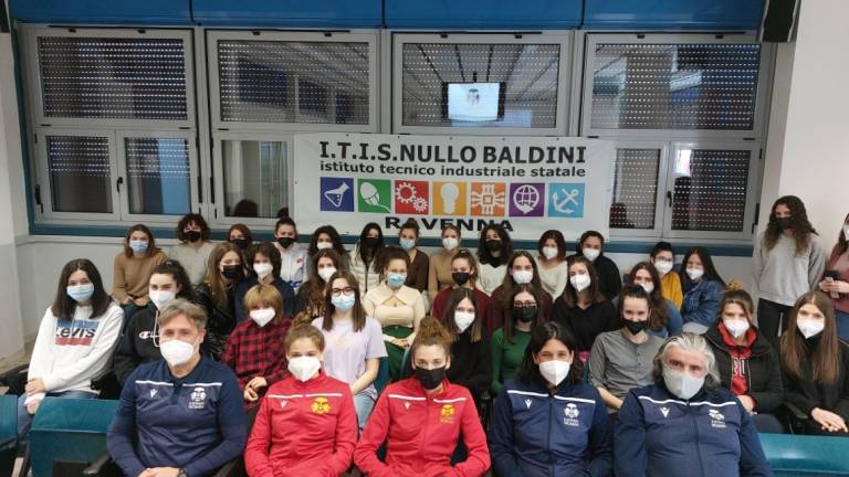 Calcio donne, il Ravenna Women protagonista all'Itis Baldini