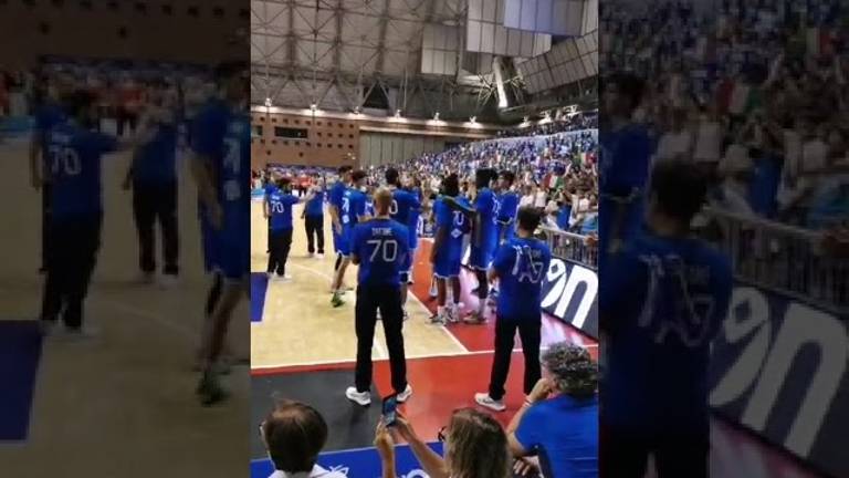 Basket, l'ovazione per l'Italia al Pala de Andrè di Ravenna VIDEO